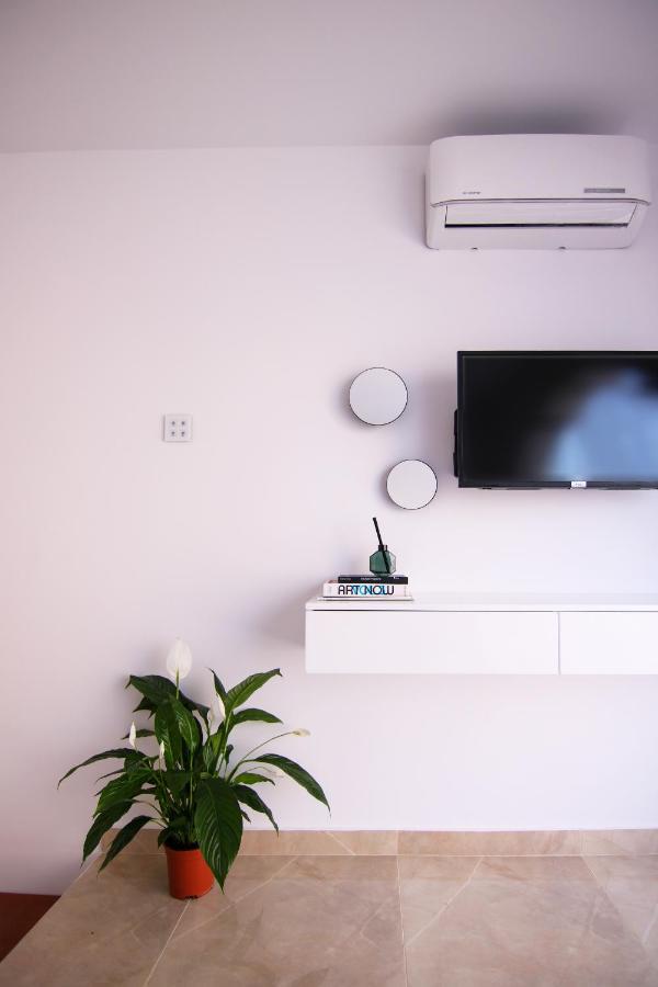 Phaedrus Living: Luxury Maisonette Lighthouse 60 Paphos Bagian luar foto